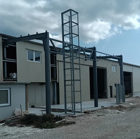 acélszerkezetes épület